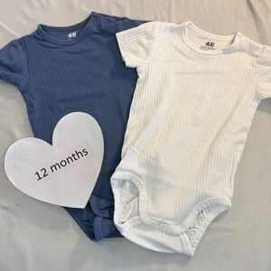 H&M - Kids short sleeve Ribbed Bodysuit/onesie Set - White and Blue